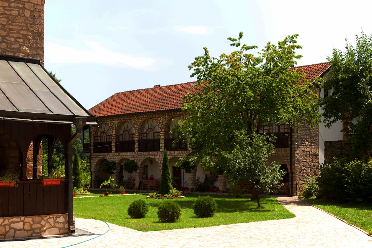 Манастир Папраћа – манастирски комплекс